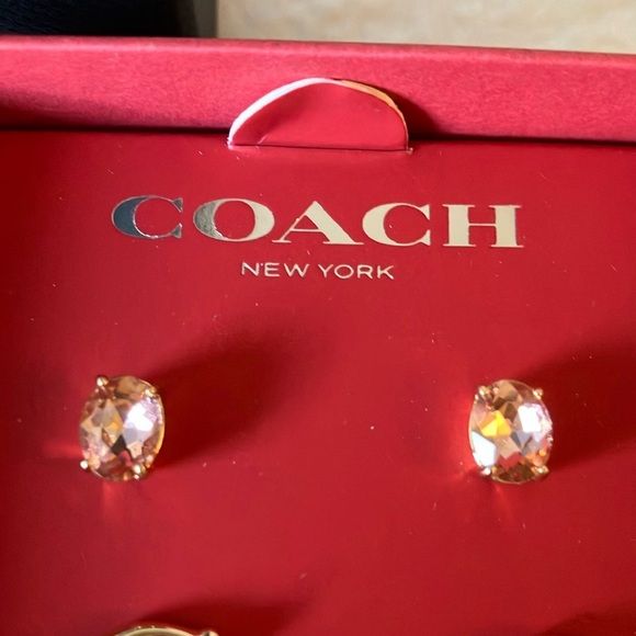 Coach: 2022 Earring (CF985) Set- Gold Tone - Picture 11 of 12